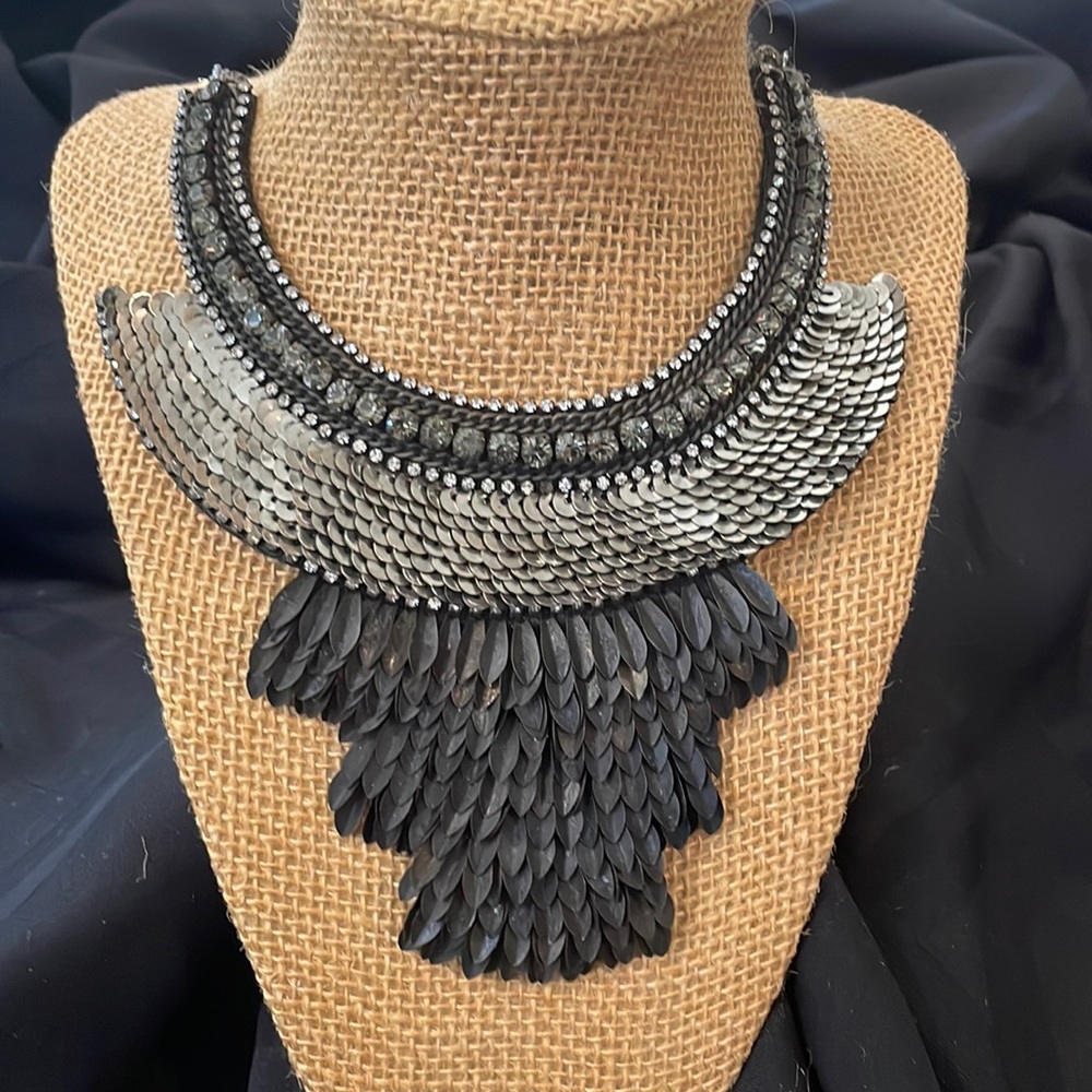 Deeps Gurnani gorgeous bibb necklace.